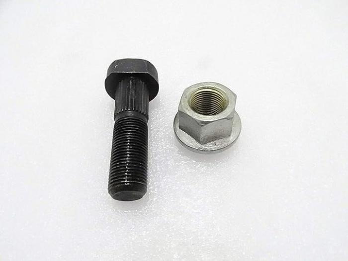 BOLT & NUT WHEEL 826/00923