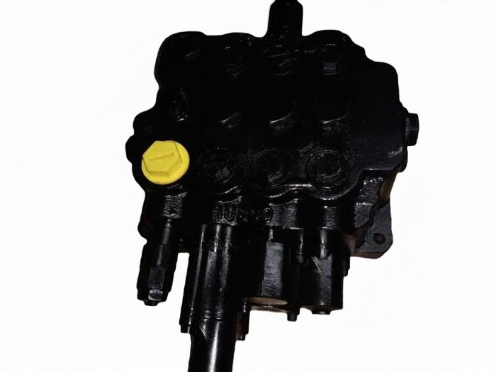 LOADER VALVE BLOCK (3 SPOOLS) Spools/0010