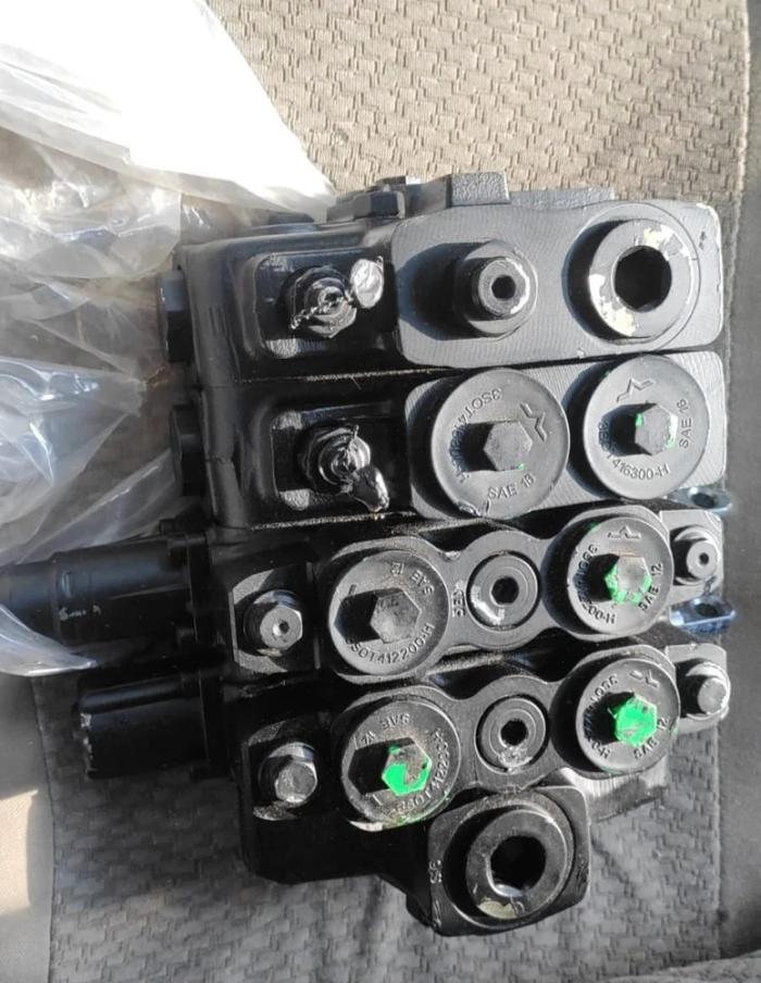LOADER VALVE BLOCK SPOOL (2011-2017) SET OF 2 Spools/008